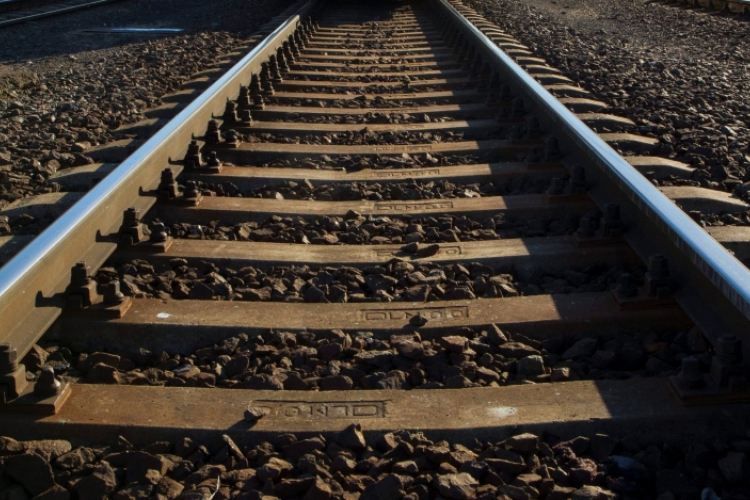 Halálra gázolt egy embert a vonat Tengelicnél