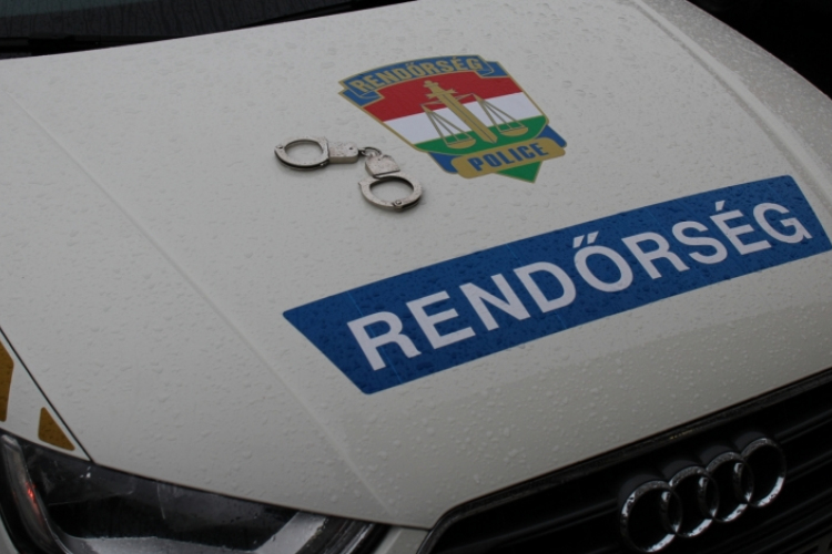 Gyalogosakat ellenőriznek a rendőrök a fővárosban