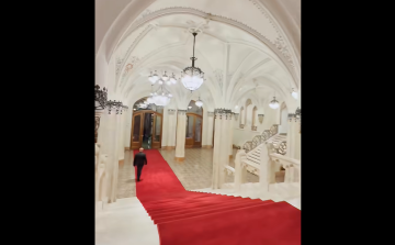 Magyar Péter a Belügyminisztérium belső tereiről posztolt újabb videót