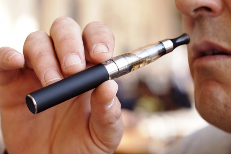 Rákkeltő anyagokat találtak az e-cigarettában