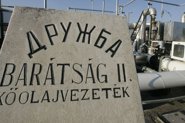 Az EU arra kéri Ukrajnát, hadd ellenőrizzék, mi van a Barátság vezetékkel